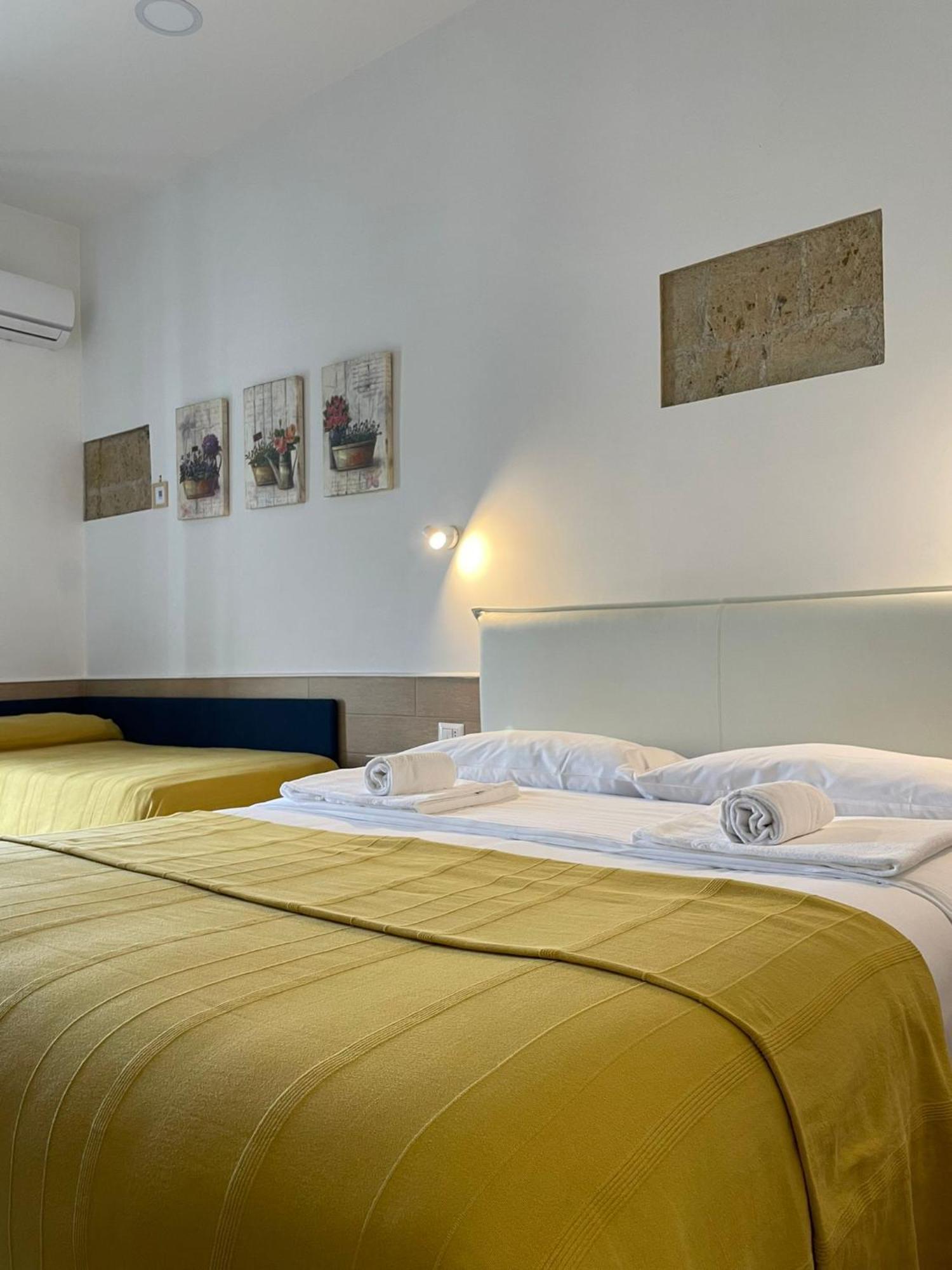 H22 Hotel Naples Exterior photo